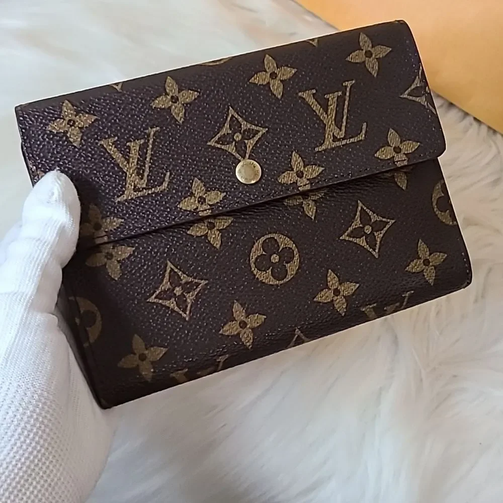 💯 Authentic Louis Vuitton Tifold Monogram Wallet 🍀